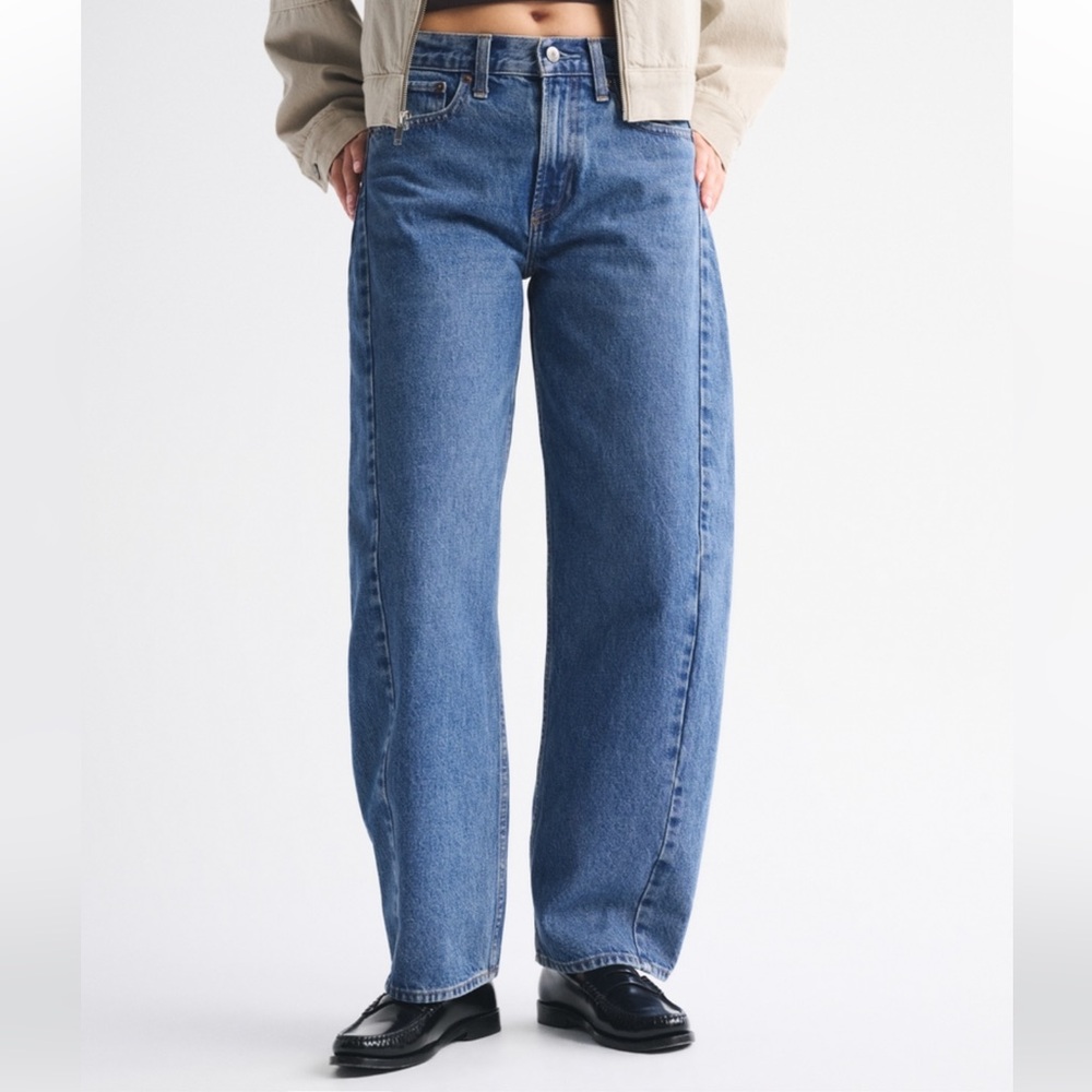 Abercrombie & Fitch Barrel Jean in Medium Wash
